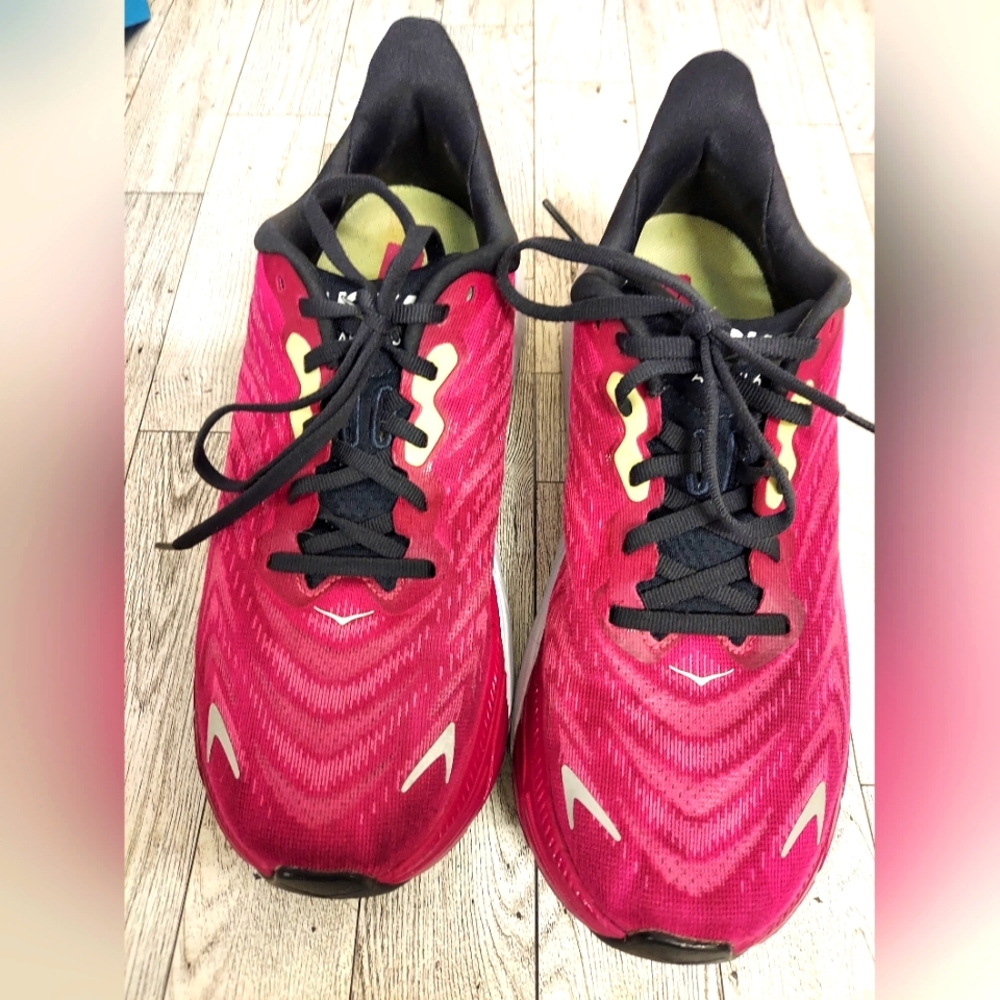 Hoka Arahi 6 shoes